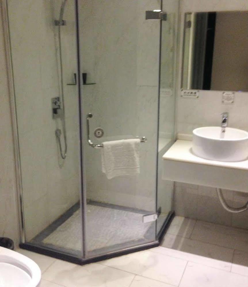 Sotel Inn Hotel San Yuan Li Branch Kanton Exteriér fotografie